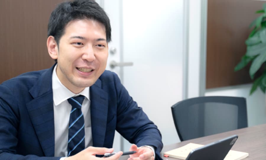 検事側・弁護側双方の経験を生かした考察力と実行力で徹底サポート。