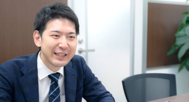 検事側・弁護側双方の経験を生かした考察力と実行力で徹底サポート。